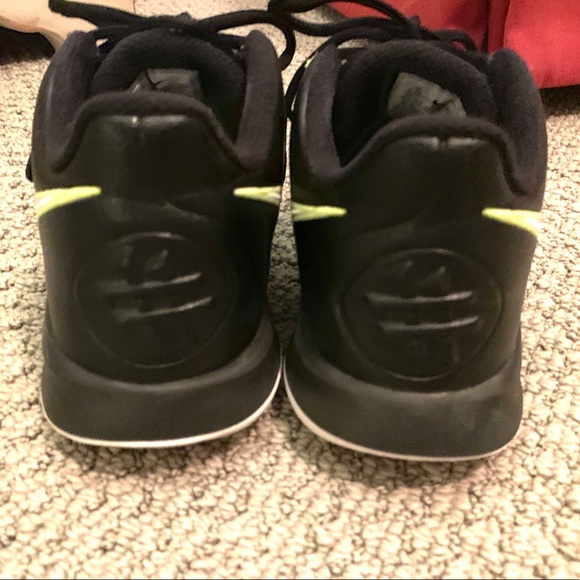 Boys Kevin Durant basketball shoes - Picture 4 of 4